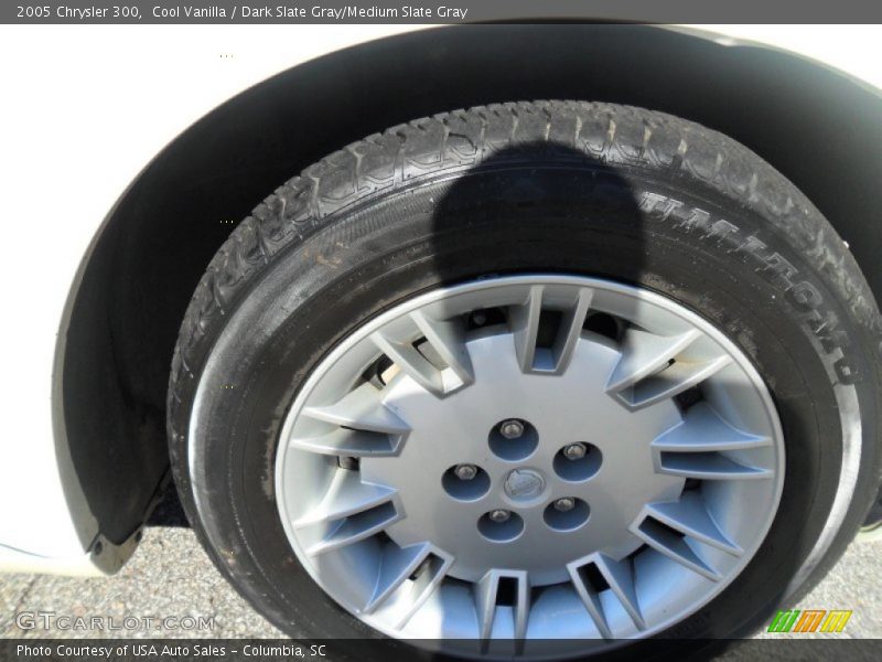 Cool Vanilla / Dark Slate Gray/Medium Slate Gray 2005 Chrysler 300