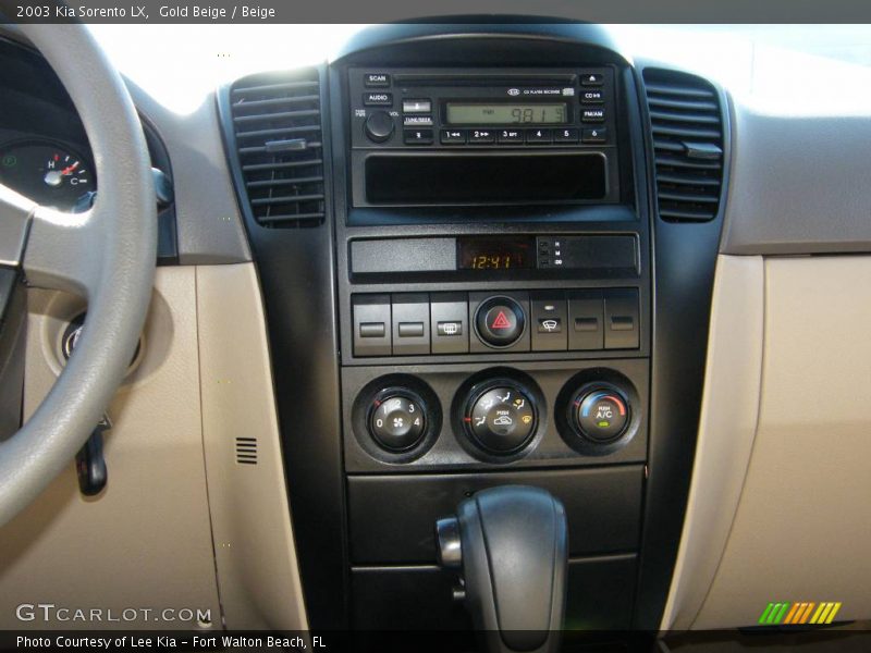 Gold Beige / Beige 2003 Kia Sorento LX