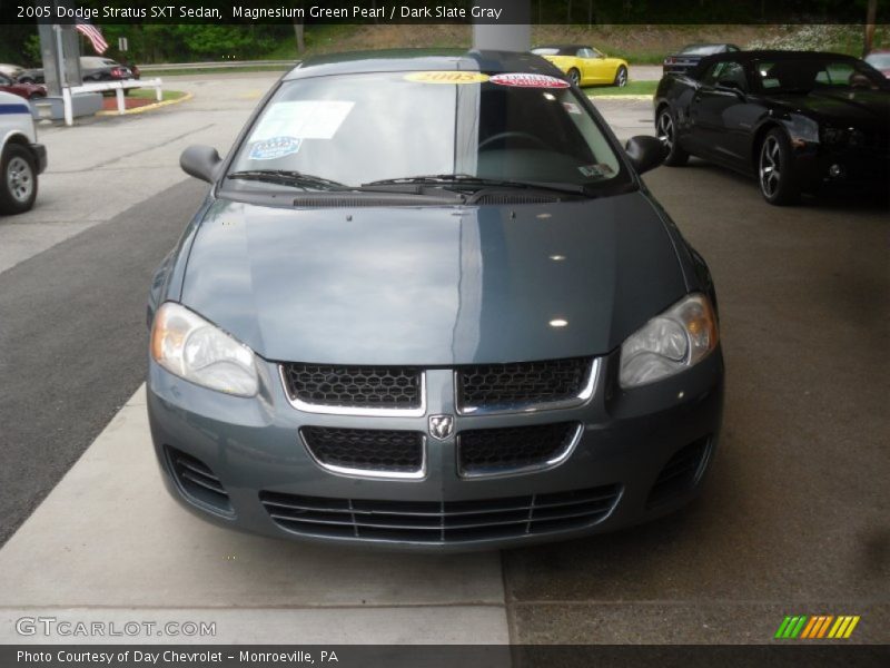 Magnesium Green Pearl / Dark Slate Gray 2005 Dodge Stratus SXT Sedan