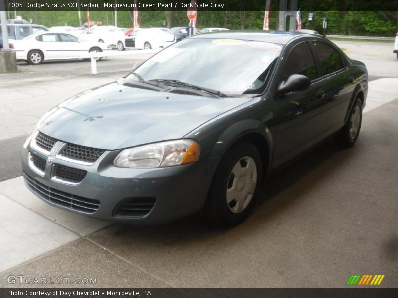 Magnesium Green Pearl / Dark Slate Gray 2005 Dodge Stratus SXT Sedan