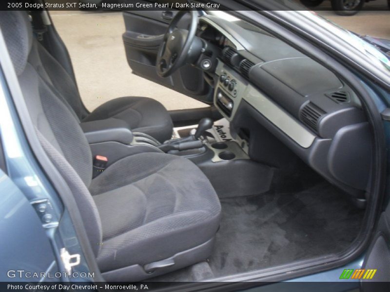 Magnesium Green Pearl / Dark Slate Gray 2005 Dodge Stratus SXT Sedan