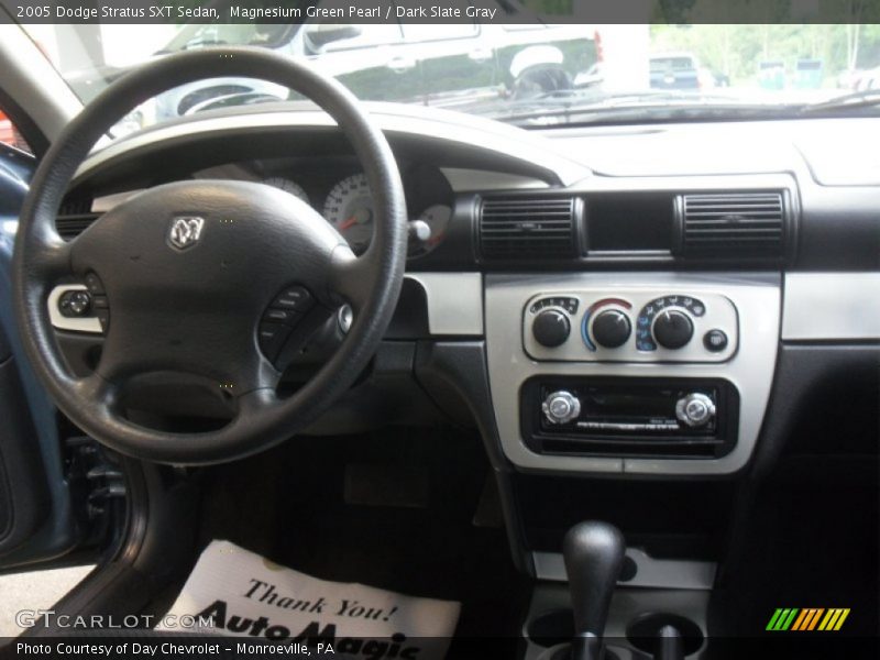 Magnesium Green Pearl / Dark Slate Gray 2005 Dodge Stratus SXT Sedan