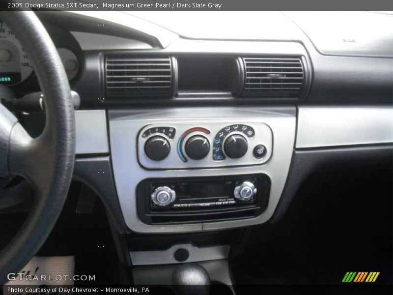 Magnesium Green Pearl / Dark Slate Gray 2005 Dodge Stratus SXT Sedan