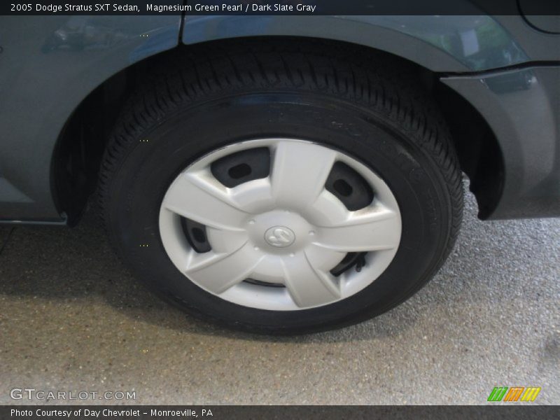Magnesium Green Pearl / Dark Slate Gray 2005 Dodge Stratus SXT Sedan