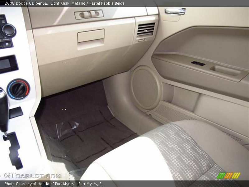 Light Khaki Metallic / Pastel Pebble Beige 2008 Dodge Caliber SE