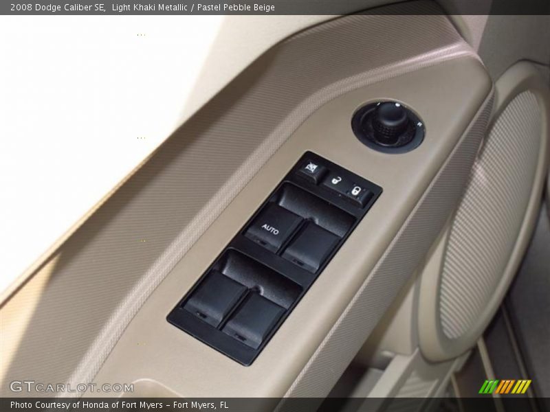 Light Khaki Metallic / Pastel Pebble Beige 2008 Dodge Caliber SE