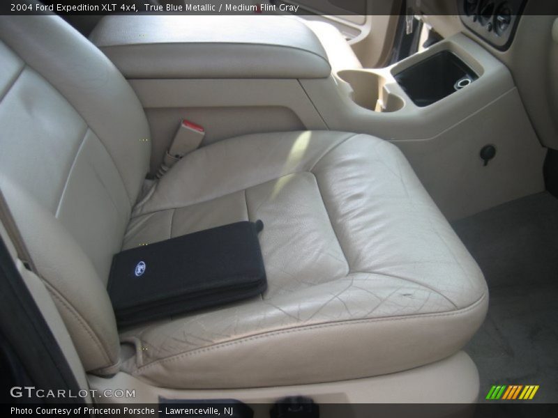 True Blue Metallic / Medium Flint Gray 2004 Ford Expedition XLT 4x4