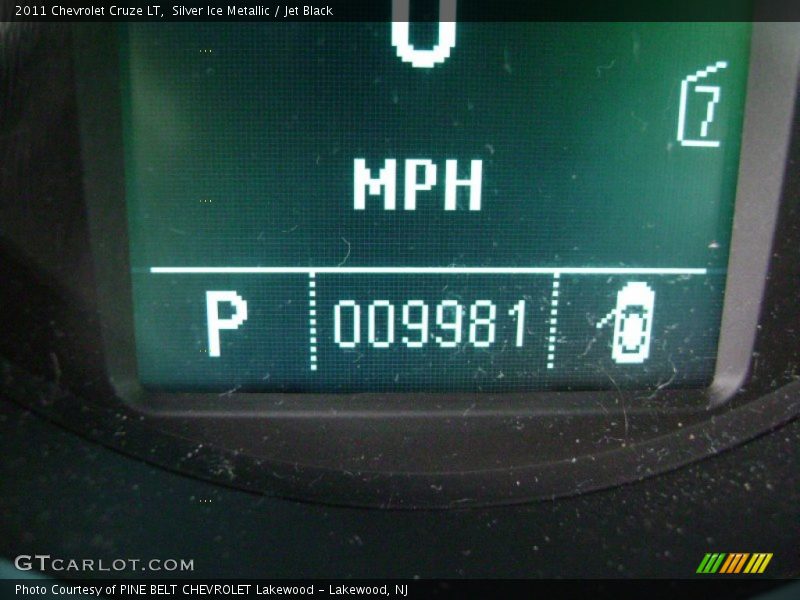 Silver Ice Metallic / Jet Black 2011 Chevrolet Cruze LT