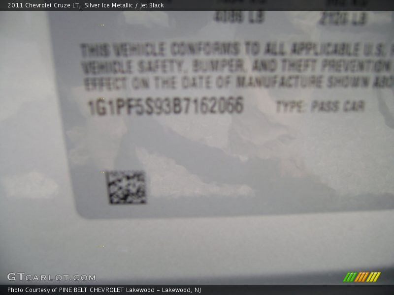 Silver Ice Metallic / Jet Black 2011 Chevrolet Cruze LT