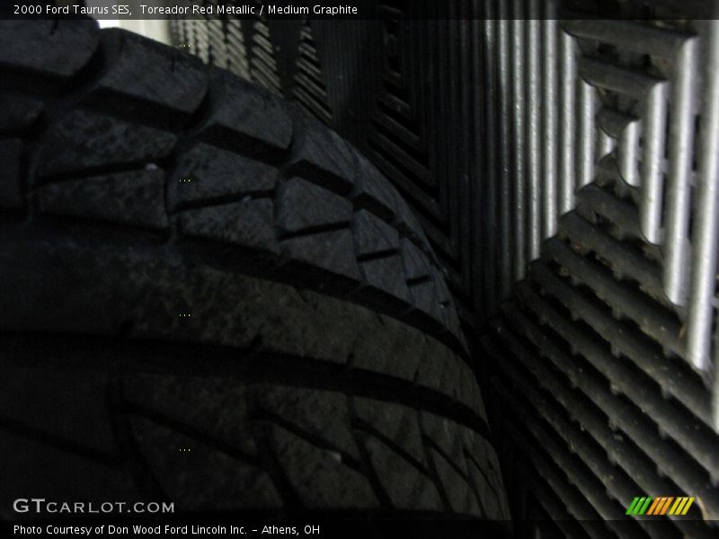 Toreador Red Metallic / Medium Graphite 2000 Ford Taurus SES