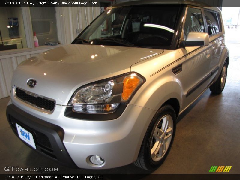 Bright Silver / Black Soul Logo Cloth 2010 Kia Soul +