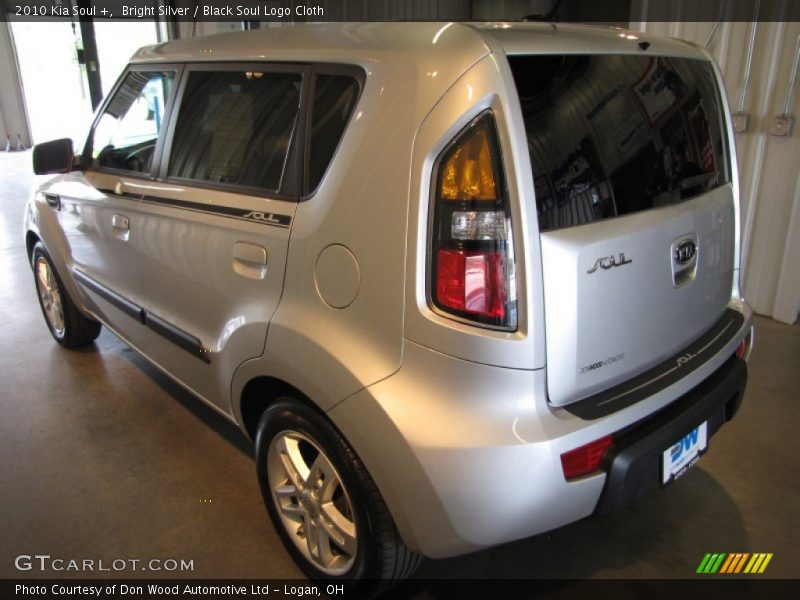 Bright Silver / Black Soul Logo Cloth 2010 Kia Soul +