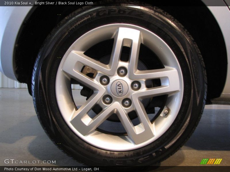 Bright Silver / Black Soul Logo Cloth 2010 Kia Soul +