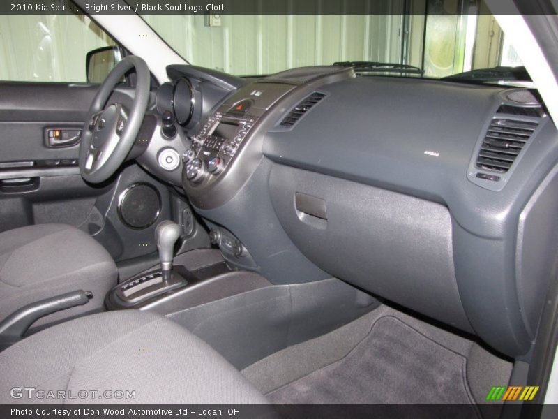 Bright Silver / Black Soul Logo Cloth 2010 Kia Soul +