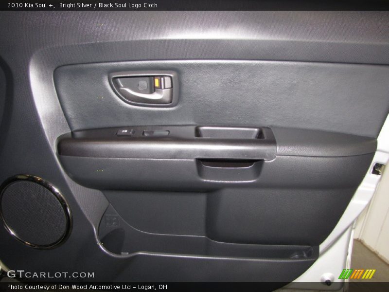 Bright Silver / Black Soul Logo Cloth 2010 Kia Soul +