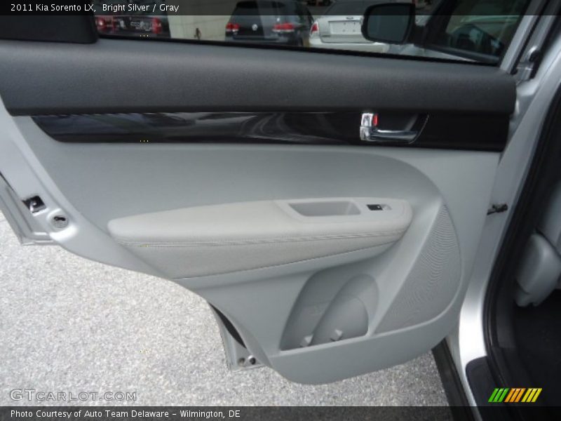 Bright Silver / Gray 2011 Kia Sorento LX