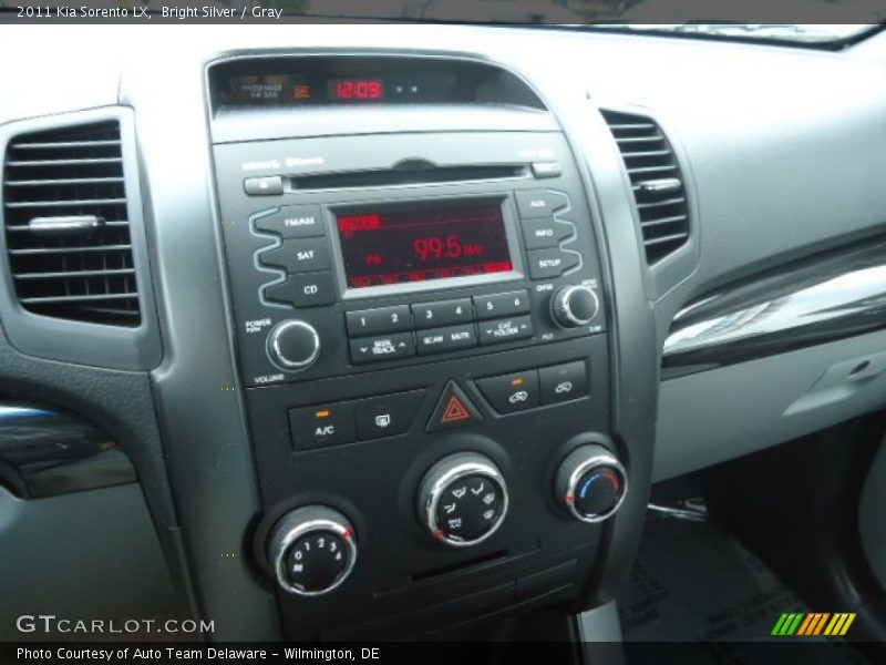 Bright Silver / Gray 2011 Kia Sorento LX