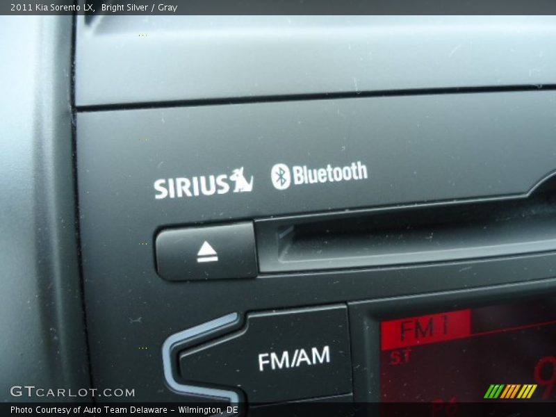 Bright Silver / Gray 2011 Kia Sorento LX