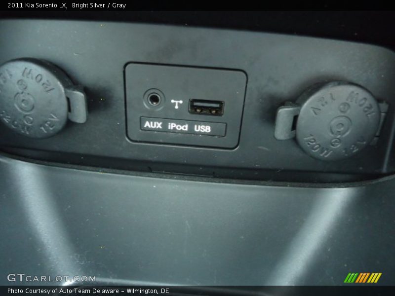 Bright Silver / Gray 2011 Kia Sorento LX