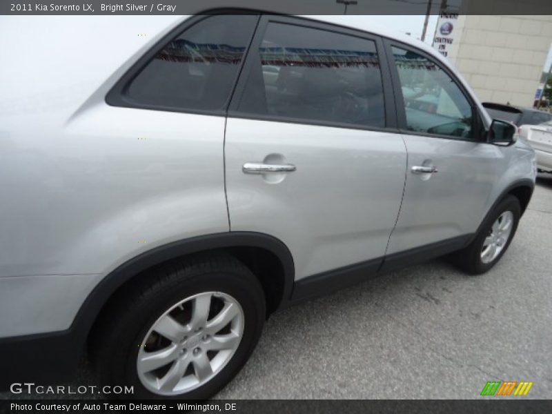 Bright Silver / Gray 2011 Kia Sorento LX