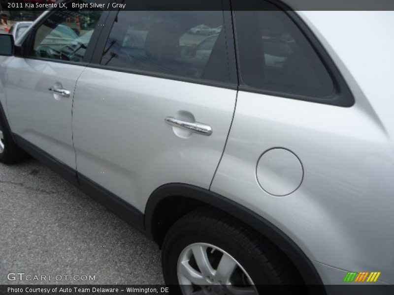 Bright Silver / Gray 2011 Kia Sorento LX