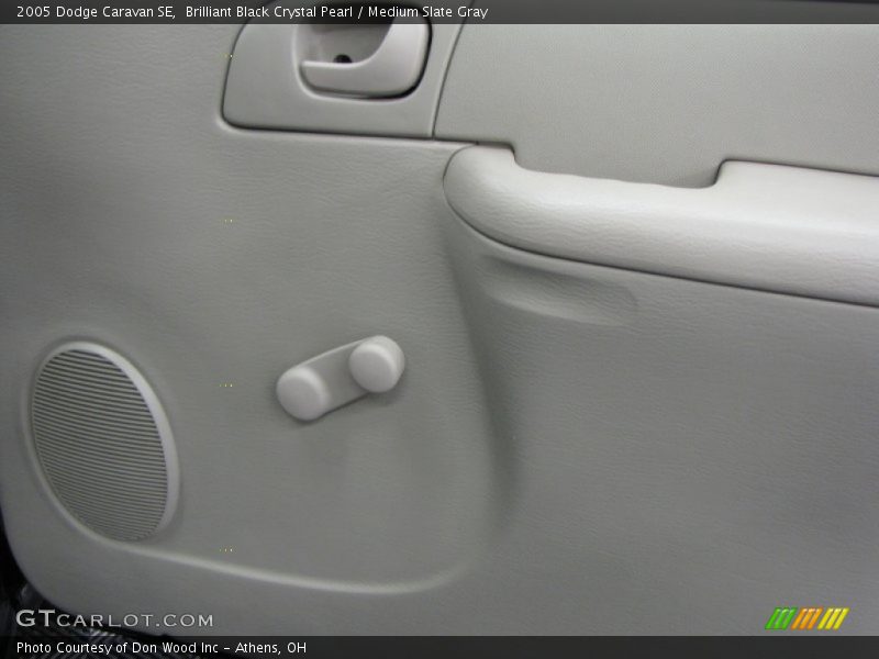 Brilliant Black Crystal Pearl / Medium Slate Gray 2005 Dodge Caravan SE