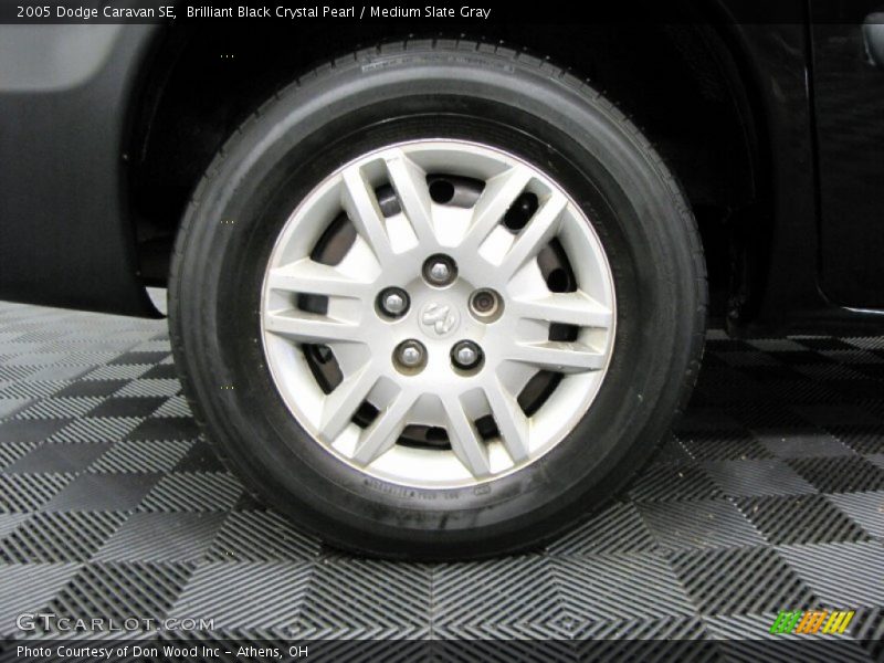 Brilliant Black Crystal Pearl / Medium Slate Gray 2005 Dodge Caravan SE