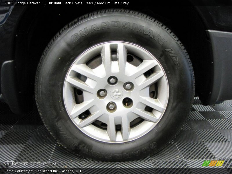 Brilliant Black Crystal Pearl / Medium Slate Gray 2005 Dodge Caravan SE
