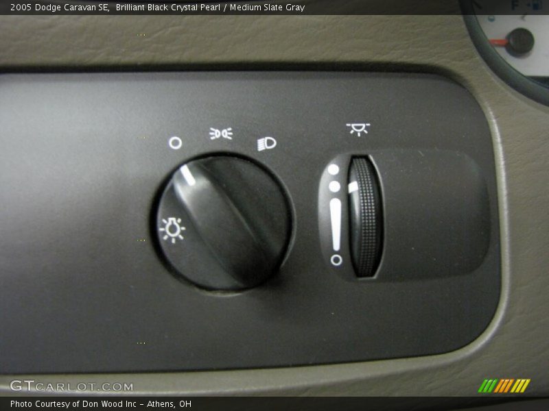 Brilliant Black Crystal Pearl / Medium Slate Gray 2005 Dodge Caravan SE