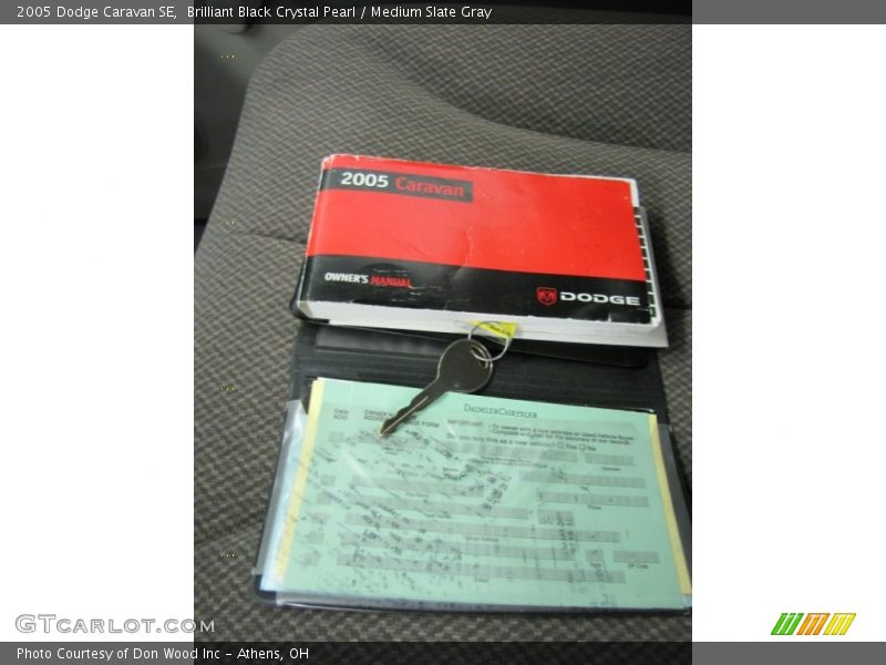 Brilliant Black Crystal Pearl / Medium Slate Gray 2005 Dodge Caravan SE