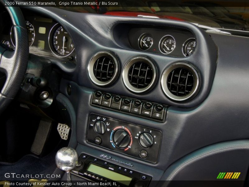 Controls of 2000 550 Maranello