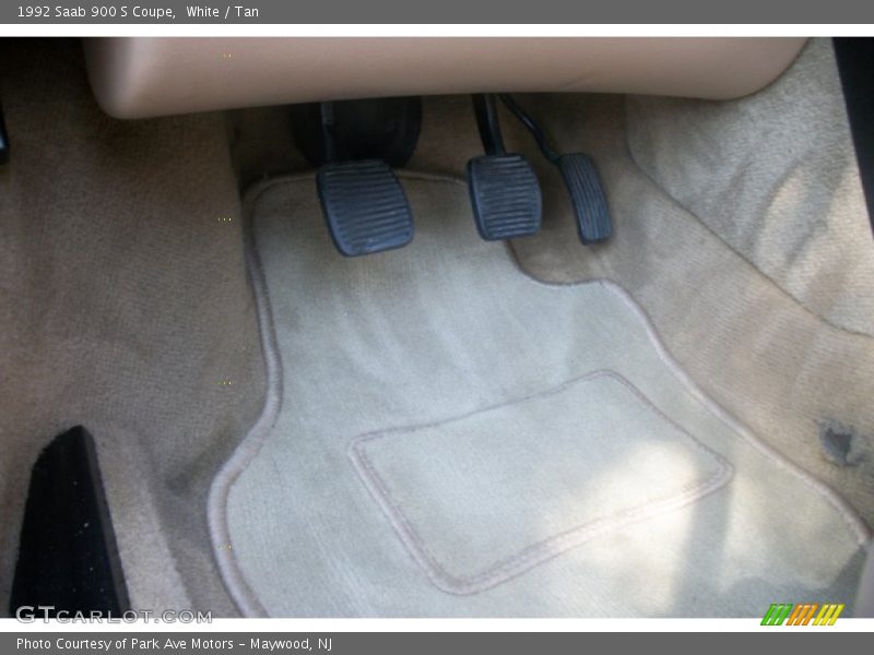 White / Tan 1992 Saab 900 S Coupe