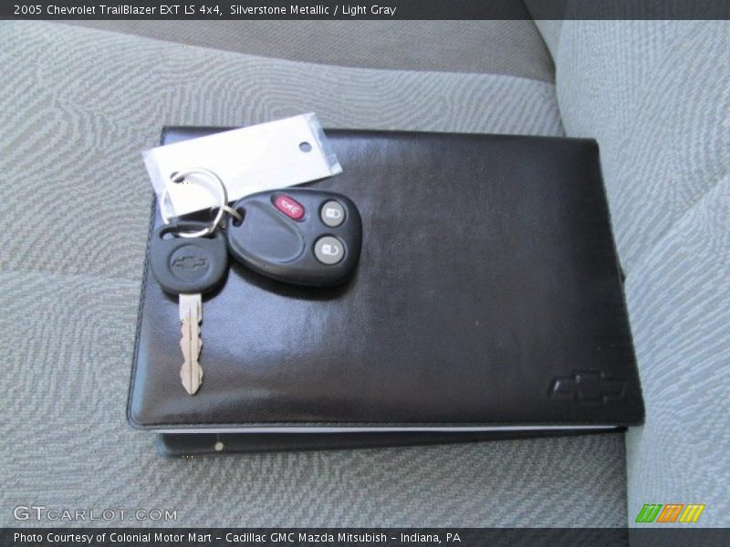 Silverstone Metallic / Light Gray 2005 Chevrolet TrailBlazer EXT LS 4x4