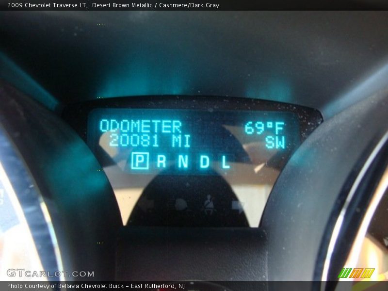 Desert Brown Metallic / Cashmere/Dark Gray 2009 Chevrolet Traverse LT