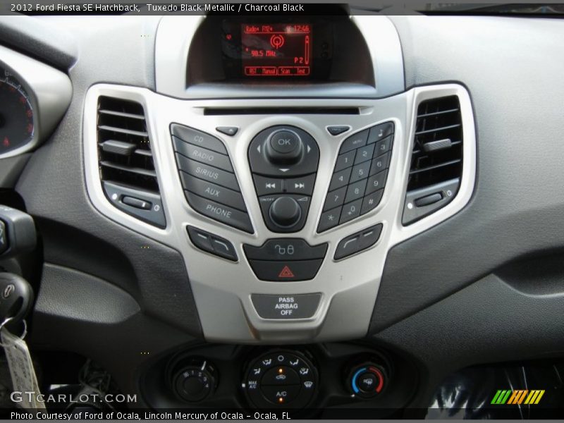 Tuxedo Black Metallic / Charcoal Black 2012 Ford Fiesta SE Hatchback