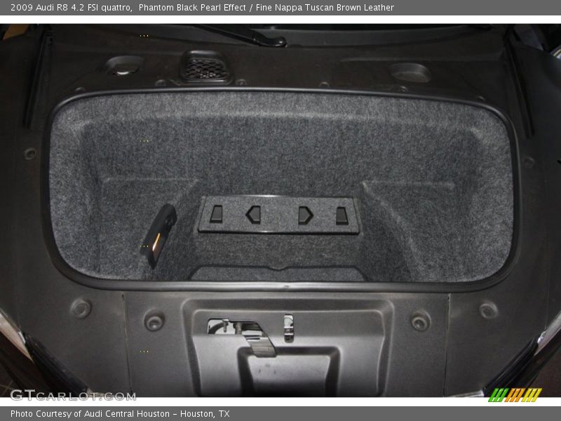  2009 R8 4.2 FSI quattro Trunk