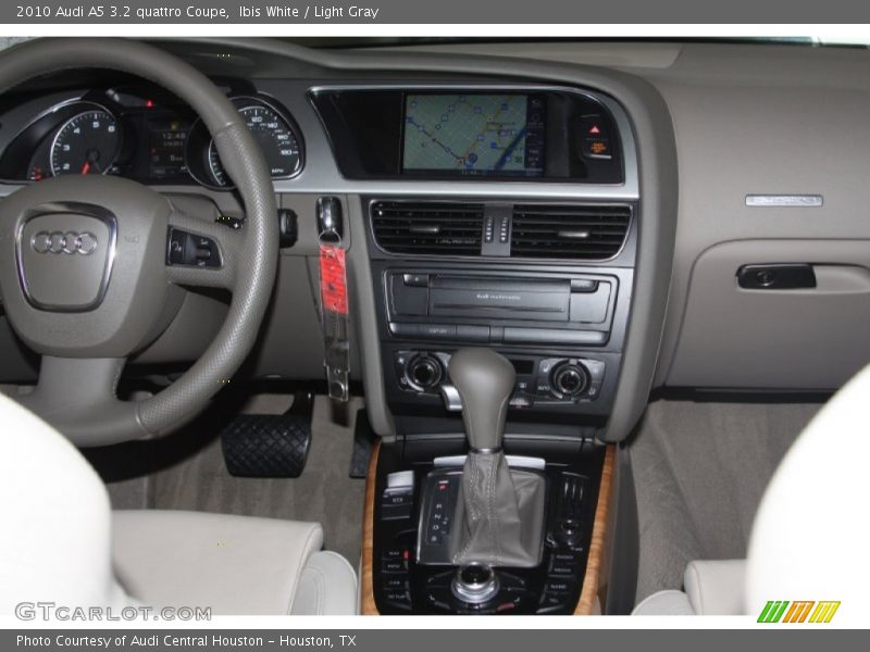 Dashboard of 2010 A5 3.2 quattro Coupe