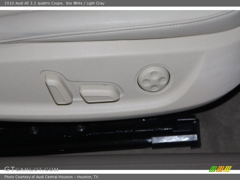 Ibis White / Light Gray 2010 Audi A5 3.2 quattro Coupe