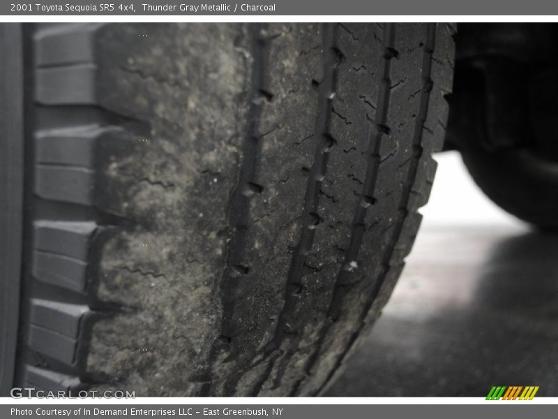 Thunder Gray Metallic / Charcoal 2001 Toyota Sequoia SR5 4x4