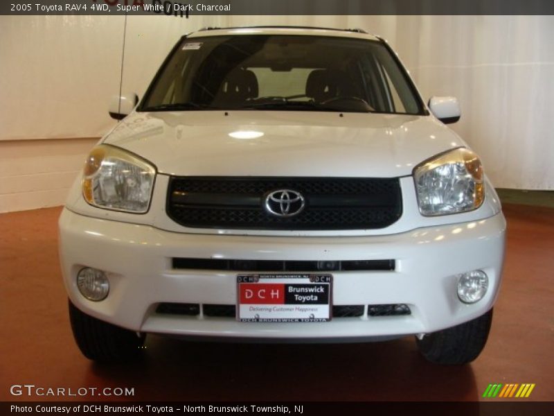 Super White / Dark Charcoal 2005 Toyota RAV4 4WD