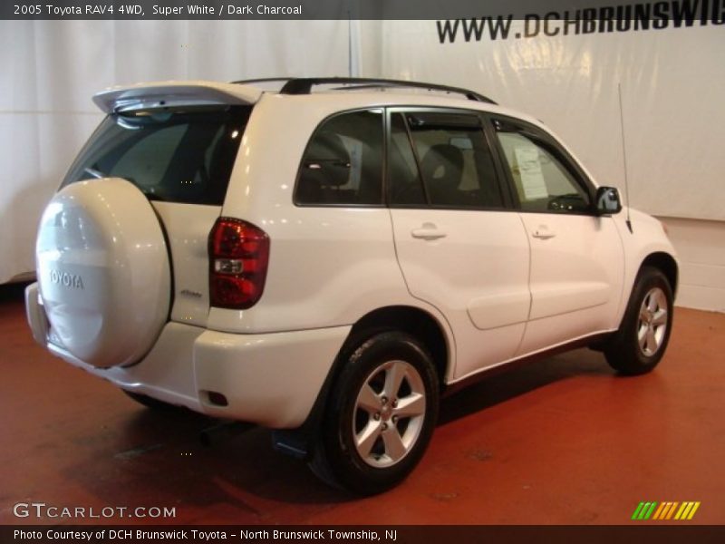 Super White / Dark Charcoal 2005 Toyota RAV4 4WD