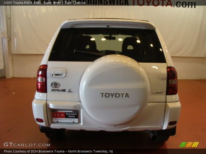 Super White / Dark Charcoal 2005 Toyota RAV4 4WD