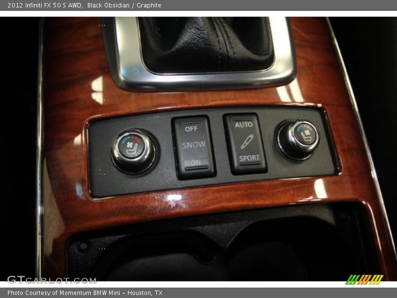 Controls of 2012 FX 50 S AWD