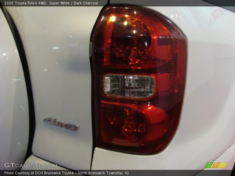 Super White / Dark Charcoal 2005 Toyota RAV4 4WD