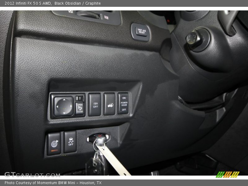 Controls of 2012 FX 50 S AWD