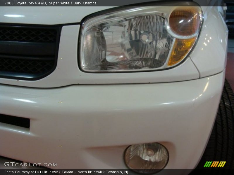 Super White / Dark Charcoal 2005 Toyota RAV4 4WD