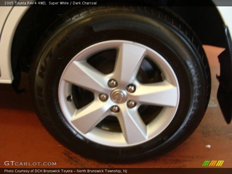 Super White / Dark Charcoal 2005 Toyota RAV4 4WD