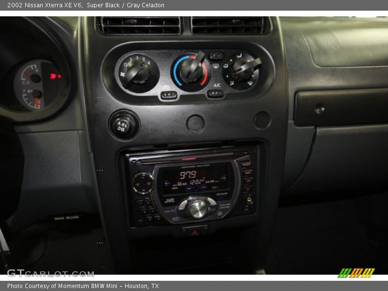 Super Black / Gray Celadon 2002 Nissan Xterra XE V6
