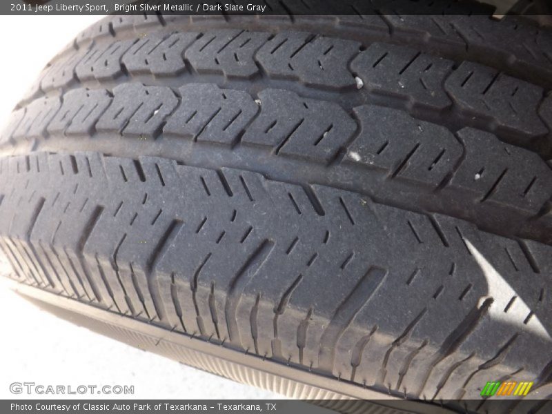 Bright Silver Metallic / Dark Slate Gray 2011 Jeep Liberty Sport