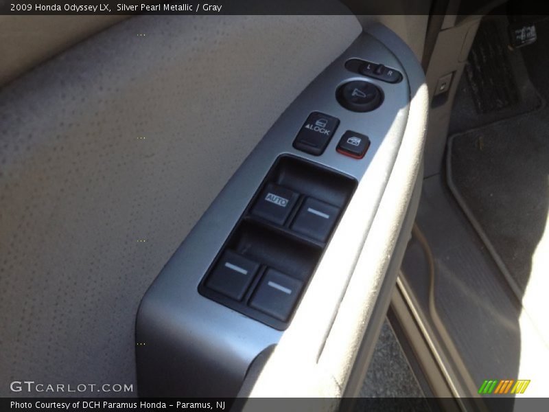Silver Pearl Metallic / Gray 2009 Honda Odyssey LX